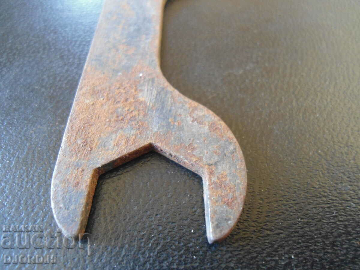 Auction Old key Auction Old key