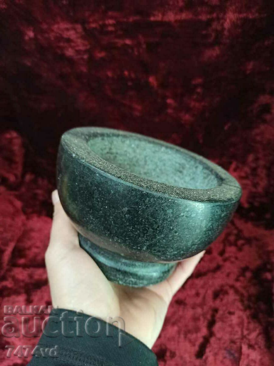 Licitație Mortar masiv de piatră, marmură etc. Licitație Mortar masiv de piatră, marmură etc.