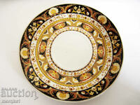 Порцеланова, чиния,чинийка с флорални мотиви и златен кант