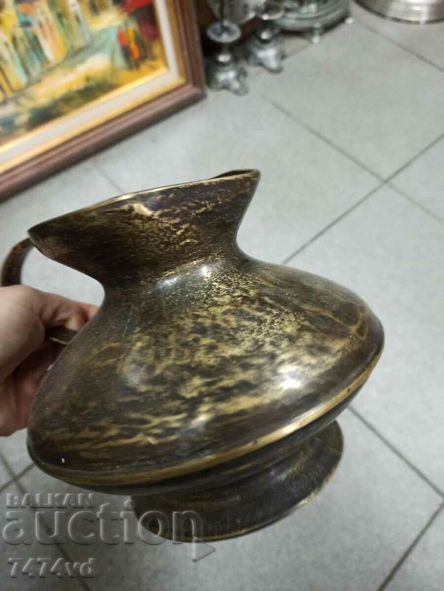 Massive bronze jug with price 40.00 BGN | € 20.45 Massive bronze jug with price 40.00 BGN | € 20.45