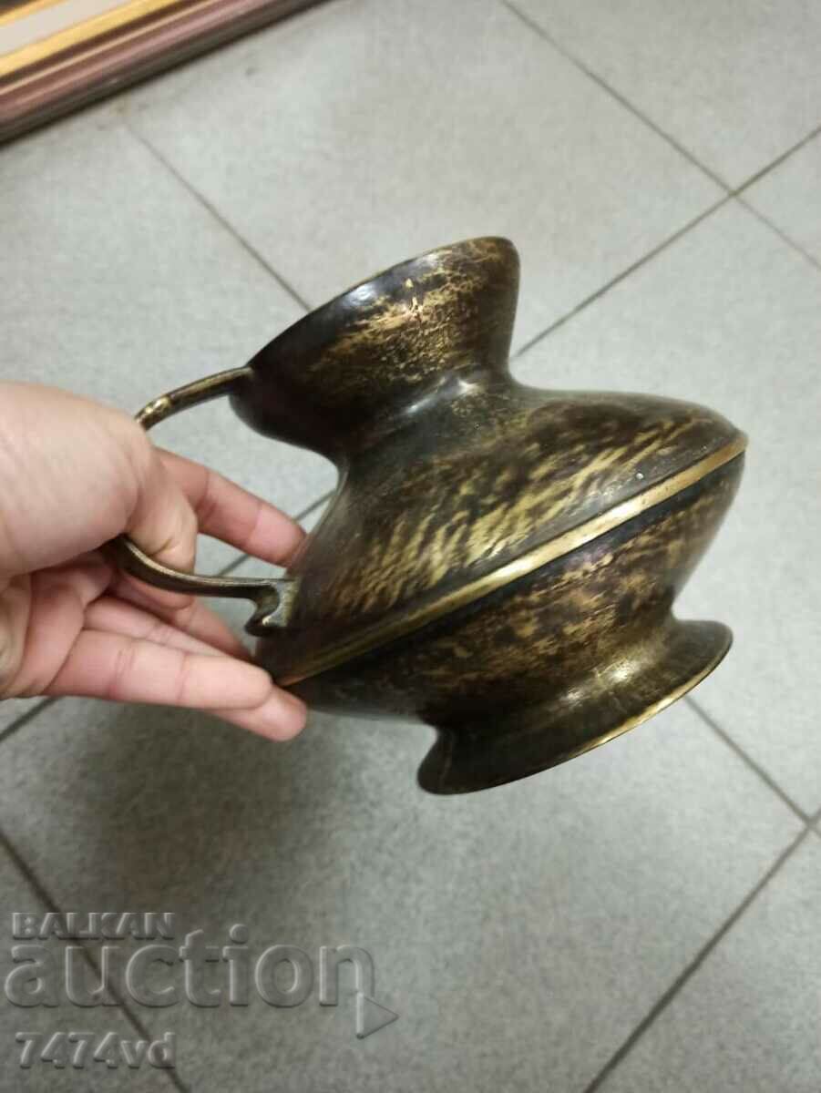 Delivery of Massive bronze jug Delivery of Massive bronze jug