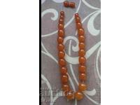 Colier vechi de chihlimbar rusesc cu boabe rotunde, groase, 44 grame