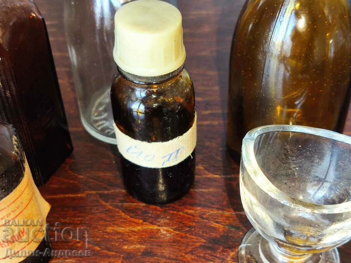 Auction A set of pharmacy glassware from the time of the Soc Auction A set of pharmacy glassware from the time of the Soc