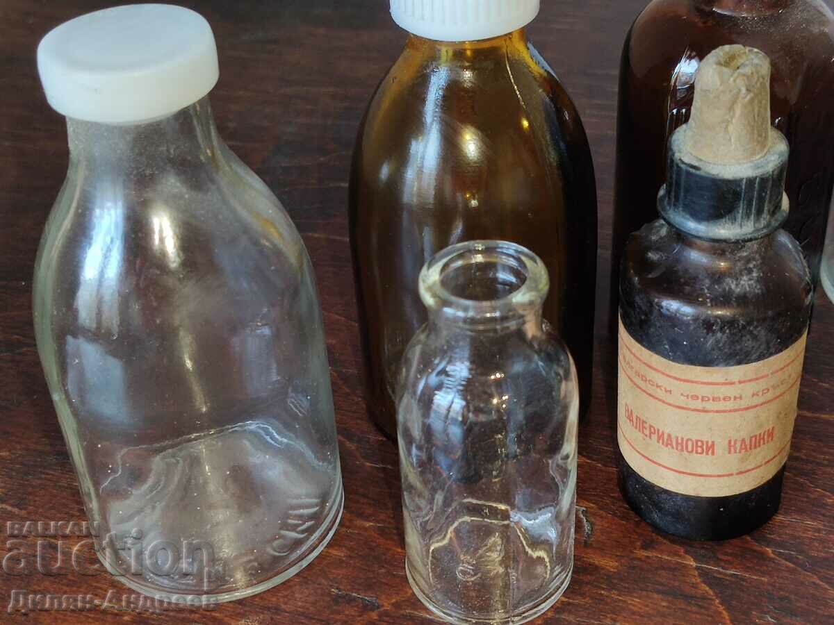 Delivery of A set of pharmacy glassware from the time of the Soc Delivery of A set of pharmacy glassware from the time of the Soc