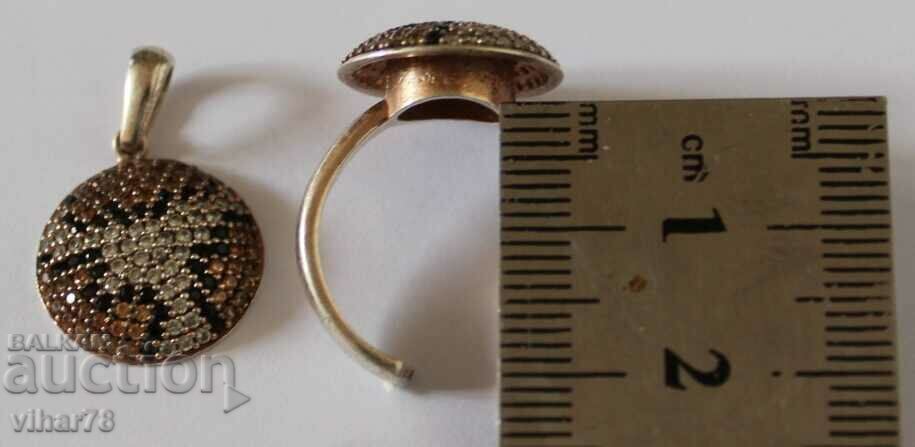 Delivery of Silver ring with medallion Delivery of Silver ring with medallion