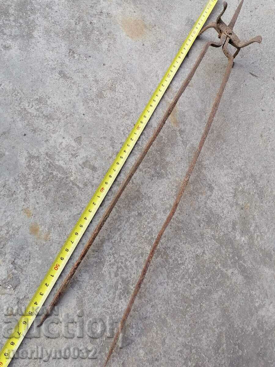 Παλιό σουβλάκι από σφυρήλατο σίδερο για ψήσιμο ψίχουλα με τιμή 69.00 BGN | € 35.28 Παλιό σουβλάκι από σφυρήλατο σίδερο για ψήσιμο ψίχουλα με τιμή 69.00 BGN | € 35.28