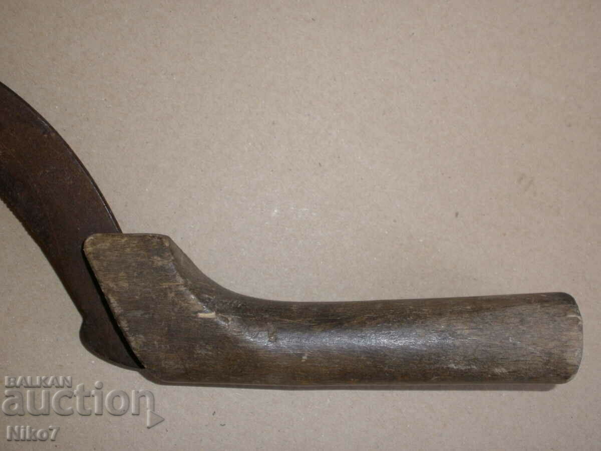 Ancient, large, marked sickle. - 5 Ancient, large, marked sickle. - 5