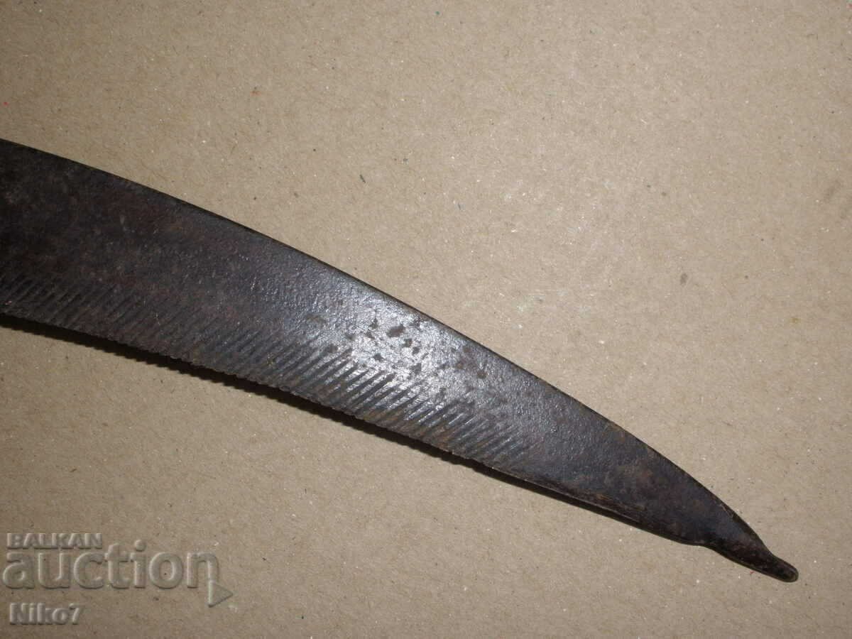 Ancient, large, marked sickle. - 6 Ancient, large, marked sickle. - 6