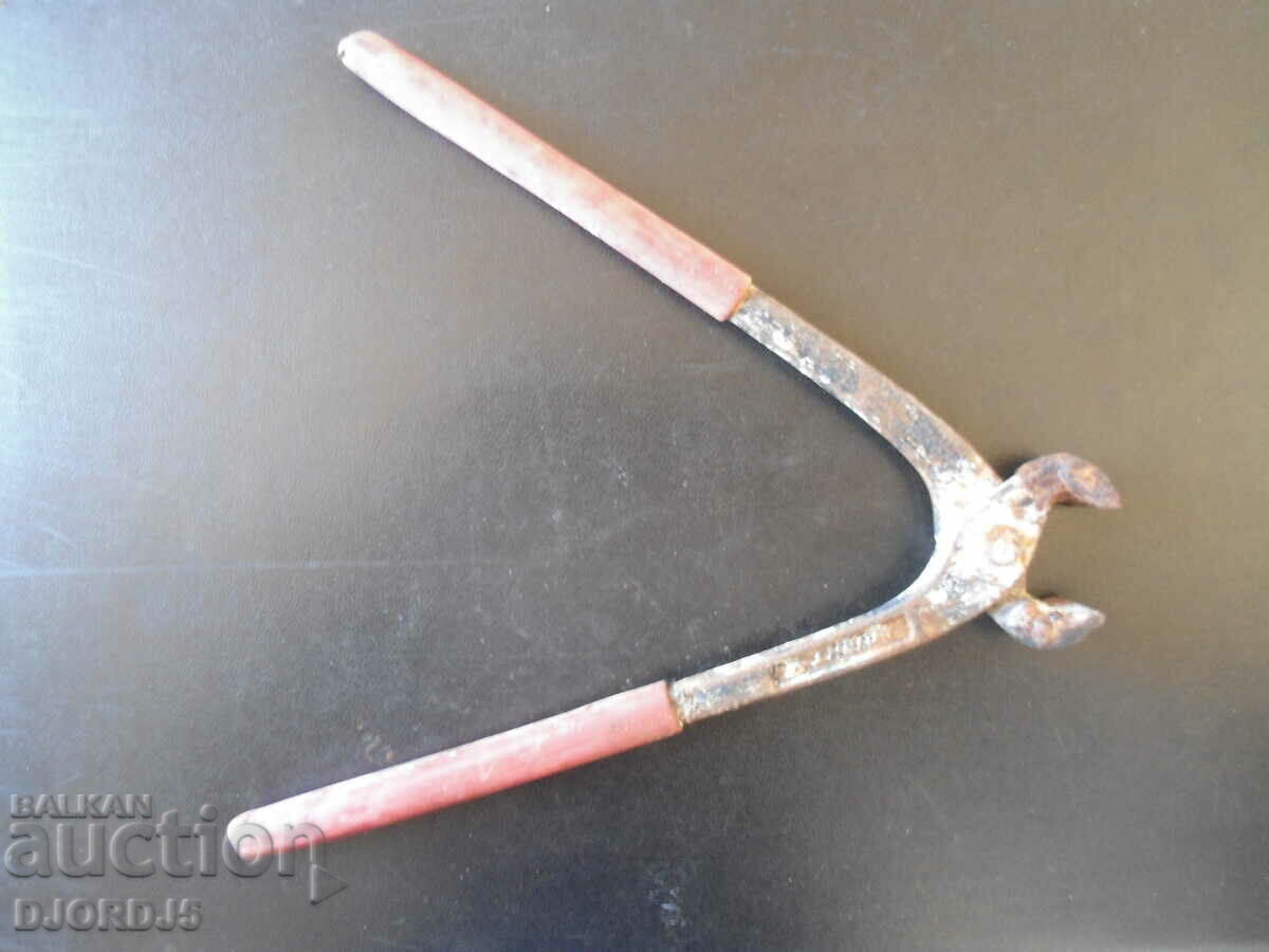 Cleste vechi, marcaje cu preț 2.00 BGN | € 1.02 Cleste vechi, marcaje cu preț 2.00 BGN | € 1.02