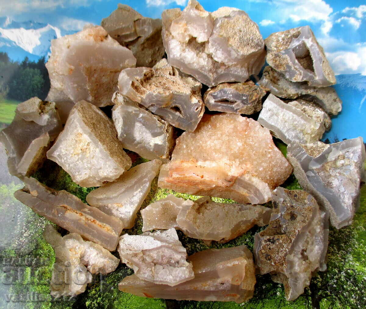 Chalcedony with quartz, 20 pcs with price 20.00 BGN | € 10.23