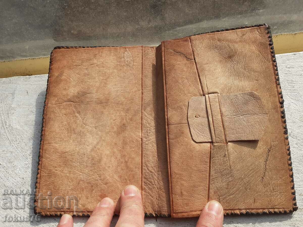 Old snakeskin wallet with price 55.00 BGN | € 28.12 Old snakeskin wallet with price 55.00 BGN | € 28.12