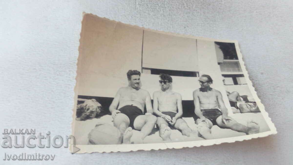 Photo Three men in swimsuits