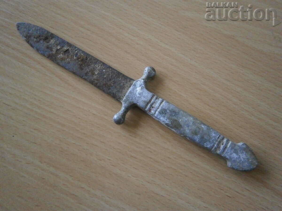 ancient little dagger with price 21.00 BGN | € 10.74 ancient little dagger with price 21.00 BGN | € 10.74