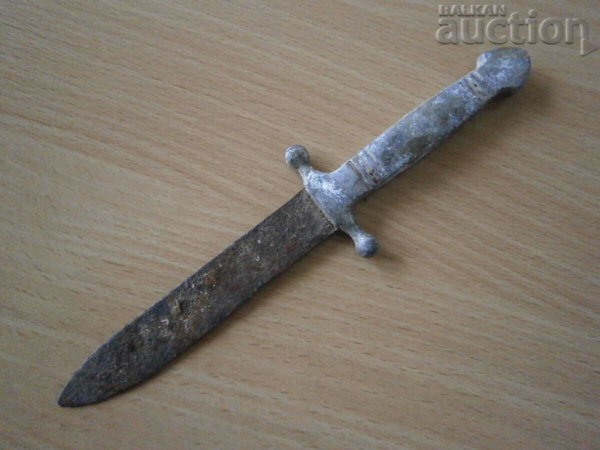 Auction ancient little dagger Auction ancient little dagger