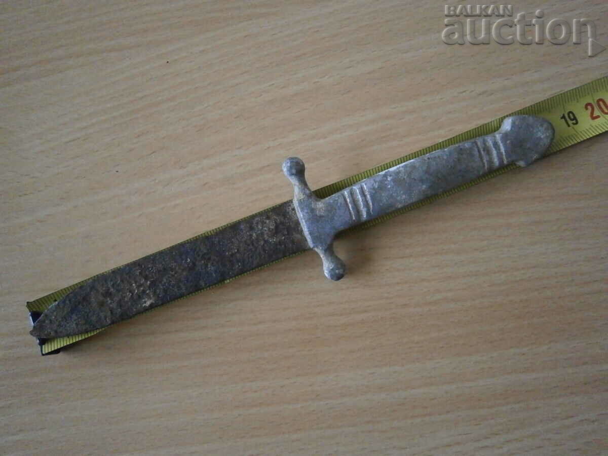 ancient little dagger - 5 ancient little dagger - 5