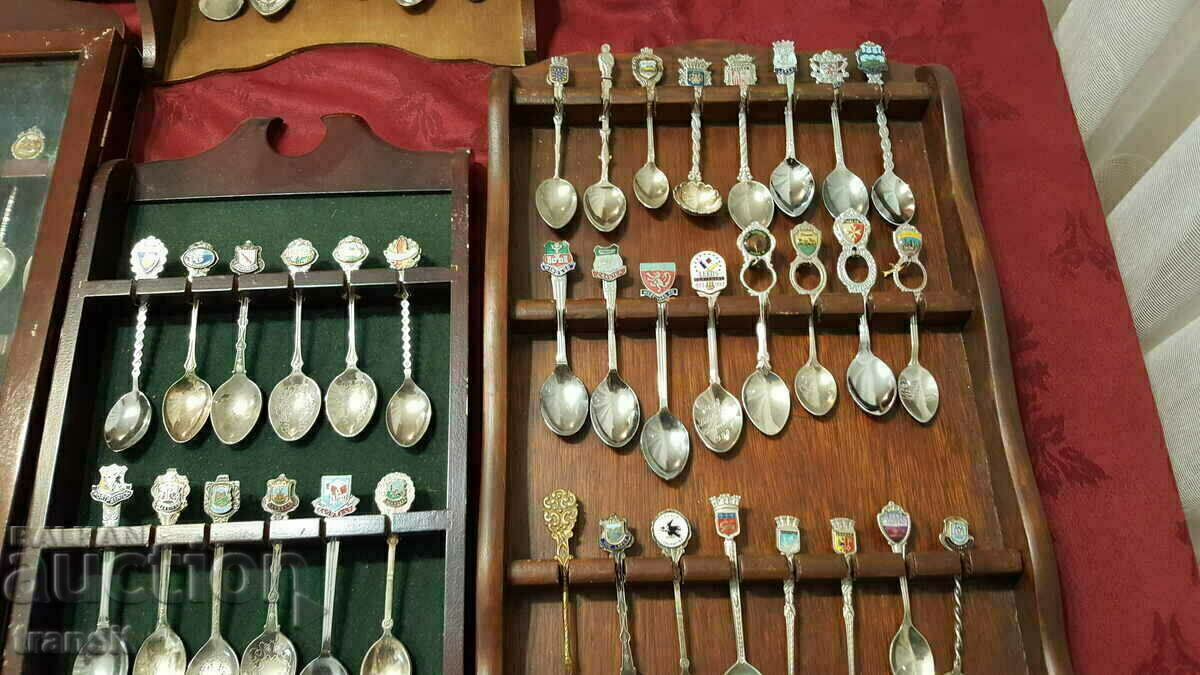 Livrarea Linguri de colectie 92 buc Din toata lumea, placate cu argint. Livrarea Linguri de colectie 92 buc Din toata lumea, placate cu argint.