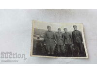 Снимка Четирима войници и сержанти