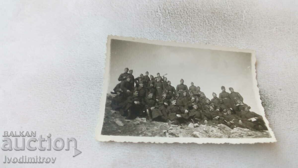 Photo Group of soldiers on the rocks
