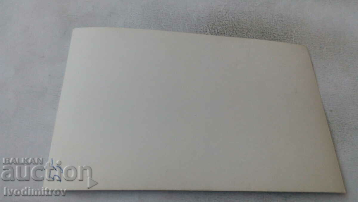 Φωτογραφία Νεόνυμφοι με την κοπέλα του με τιμή 1.35 BGN | € 0.69 Φωτογραφία Νεόνυμφοι με την κοπέλα του με τιμή 1.35 BGN | € 0.69