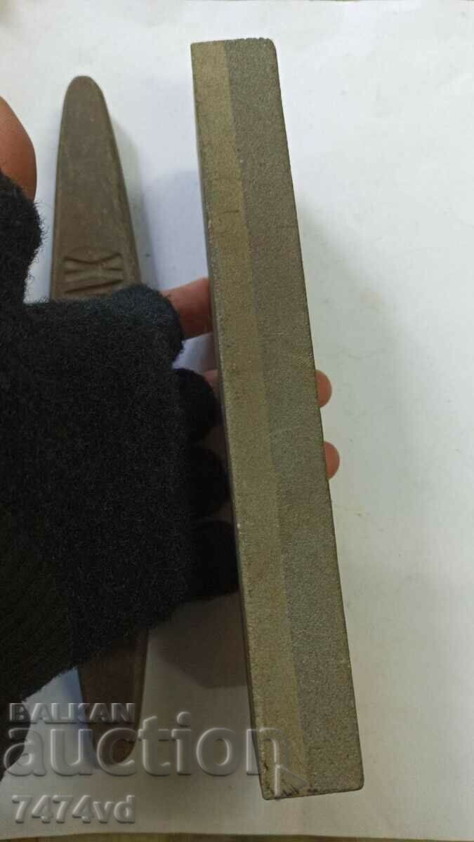 2 sharpening stones with price 40.00 BGN | € 20.45 2 sharpening stones with price 40.00 BGN | € 20.45