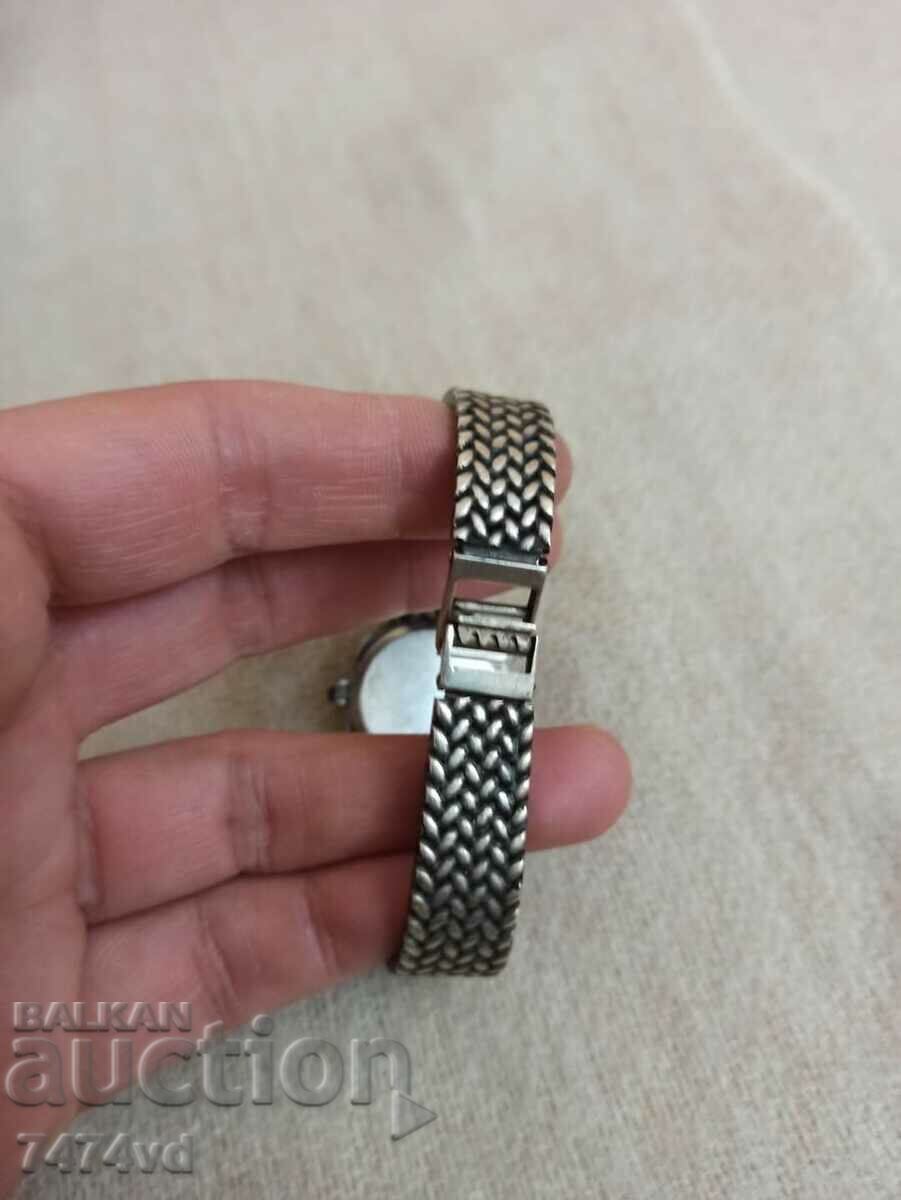 Auction  BAUME & MERCIER-Silver women's watch, silver chain