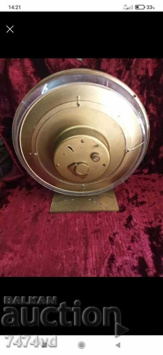 Σπάνια επιτραπέζια Junghans, προληπτικά από έναν ωρολογοποιό που εργάζεται, με τιμή € 125.00 | 244.48 BGN Σπάνια επιτραπέζια Junghans, προληπτικά από έναν ωρολογοποιό που εργάζεται, με τιμή € 125.00 | 244.48 BGN