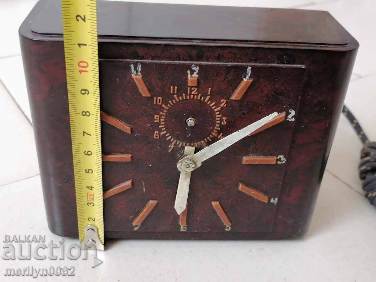 Auction Bakelite box table clock Auction Bakelite box table clock