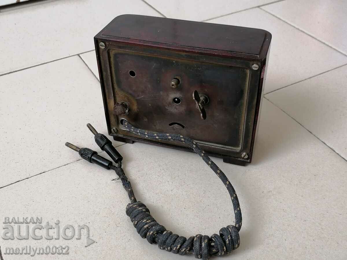 Delivery of Bakelite box table clock Delivery of Bakelite box table clock