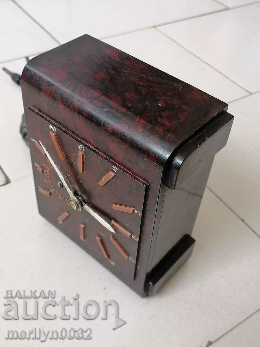 Bakelite box table clock - 5 Bakelite box table clock - 5