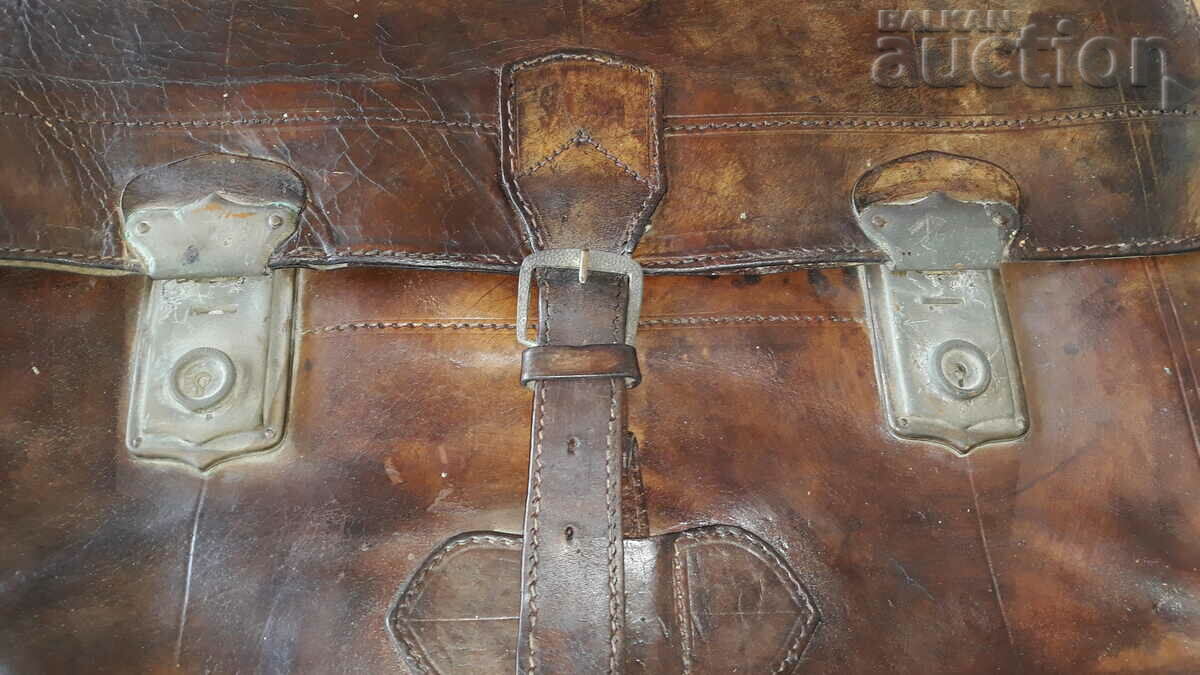 μια παλιά δερμάτινη τσάντα με τιμή 51.00 BGN | € 26.08 μια παλιά δερμάτινη τσάντα με τιμή 51.00 BGN | € 26.08