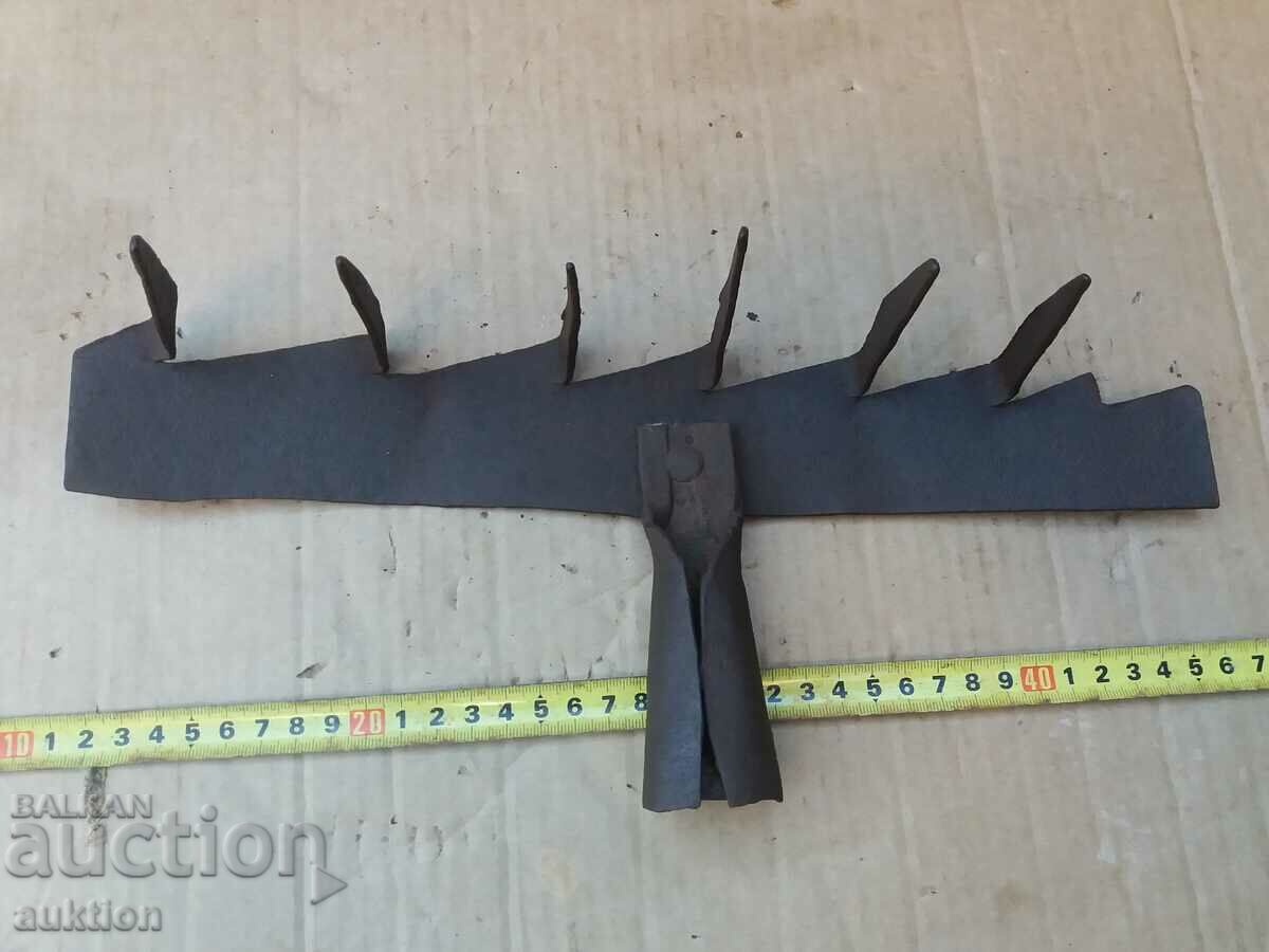 OLD TARMAC, TOOL - 5 OLD TARMAC, TOOL - 5