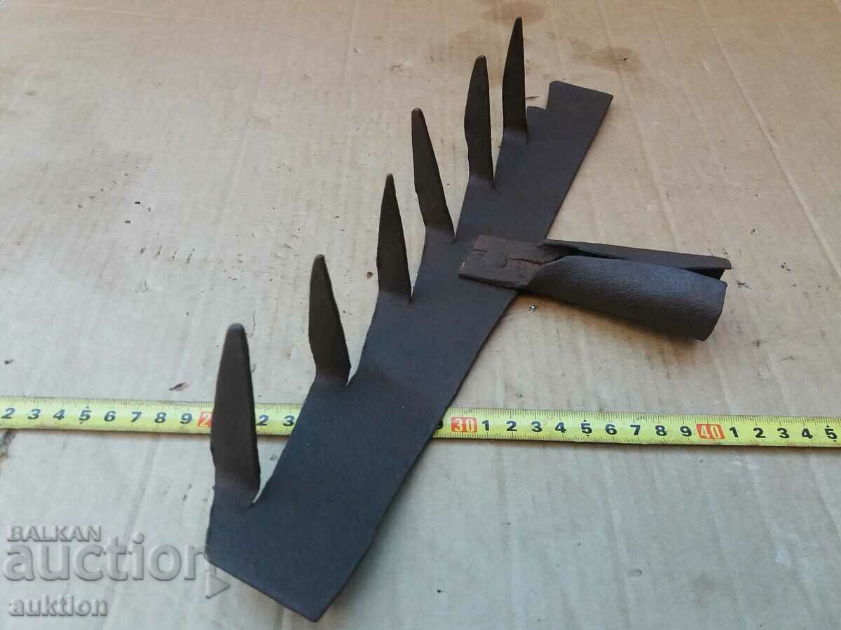 OLD TARMAC, TOOL - 6 OLD TARMAC, TOOL - 6