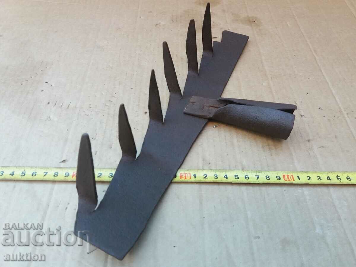 OLD TARMAC, TOOL - 7 OLD TARMAC, TOOL - 7