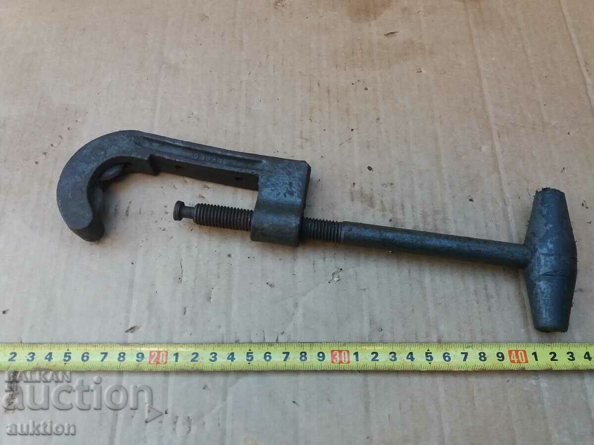 CLAMP FOR CUTTING METAL GLASS WITH STEELED DISCS with price 16.99 BGN | € 8.69 CLAMP FOR CUTTING METAL GLASS WITH STEELED DISCS with price 16.99 BGN | € 8.69