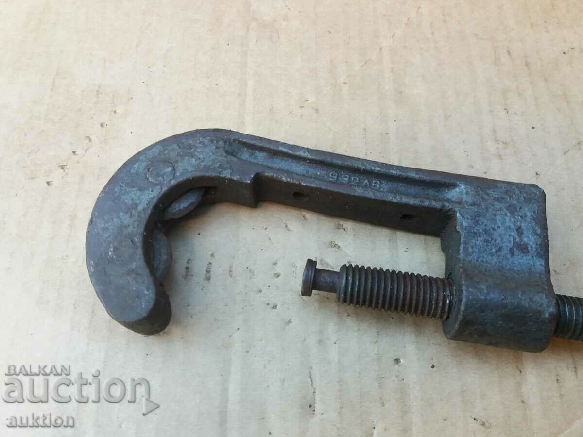 Auction CLAMP FOR CUTTING METAL GLASS WITH STEELED DISCS Auction CLAMP FOR CUTTING METAL GLASS WITH STEELED DISCS