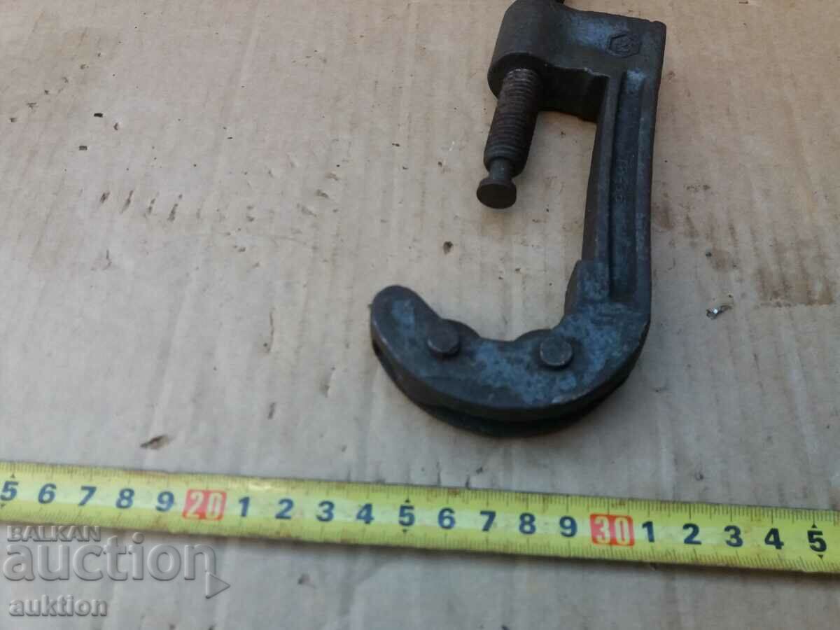 Delivery of CLAMP FOR CUTTING METAL GLASS WITH STEELED DISCS Delivery of CLAMP FOR CUTTING METAL GLASS WITH STEELED DISCS