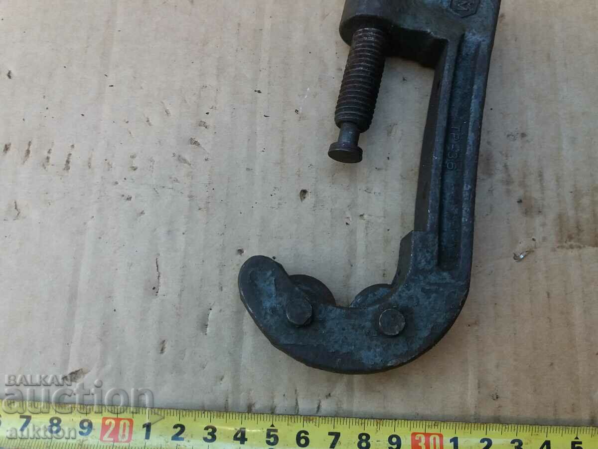 CLAMP FOR CUTTING METAL GLASS WITH STEELED DISCS - 5 CLAMP FOR CUTTING METAL GLASS WITH STEELED DISCS - 5