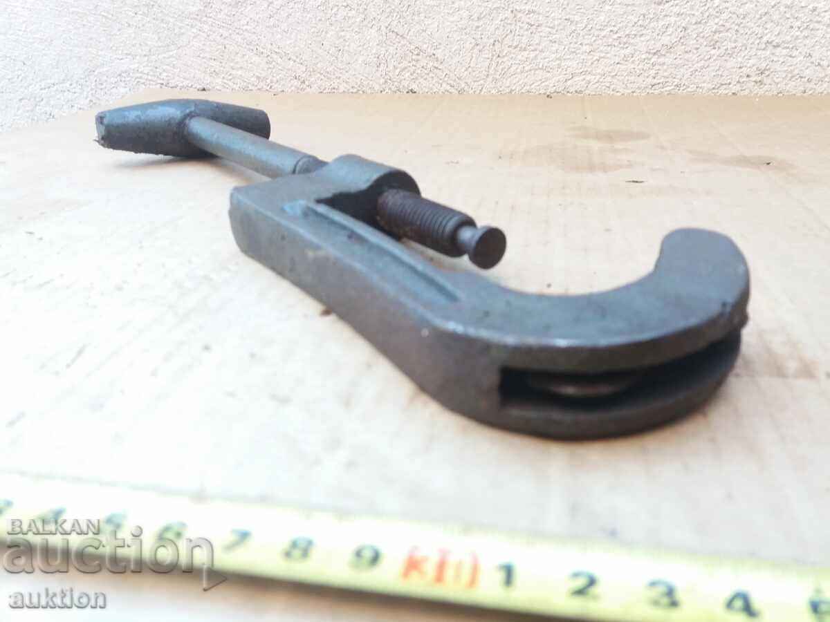 CLAMP FOR CUTTING METAL GLASS WITH STEELED DISCS - 7 CLAMP FOR CUTTING METAL GLASS WITH STEELED DISCS - 7