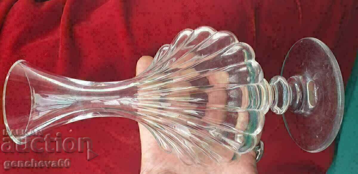 Auction  Old rare crystal shell vase