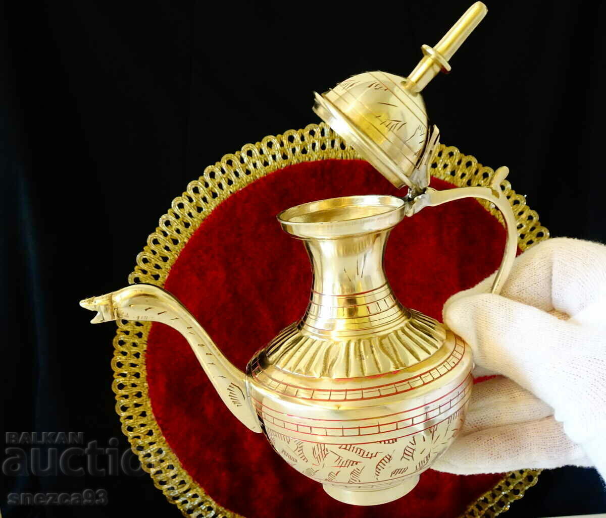 Delivery of Bronze jug Swan, cell enamel. Delivery of Bronze jug Swan, cell enamel.