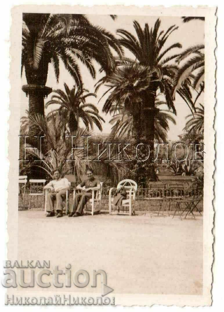 1937 LITTLE OLD PHOTO OF BULGARIANS IN NICE FRANCE B373