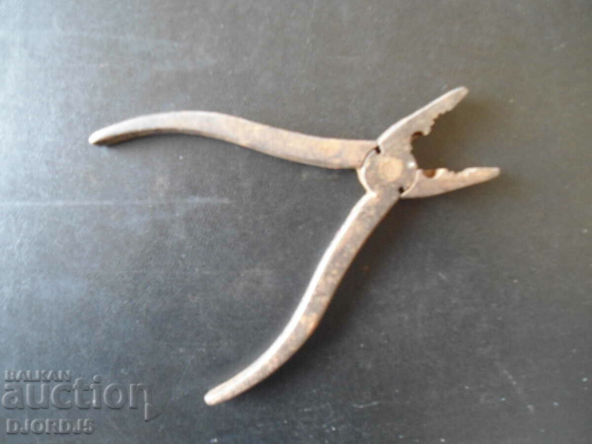 Old pliers with price 2.00 BGN | € 1.02 Old pliers with price 2.00 BGN | € 1.02