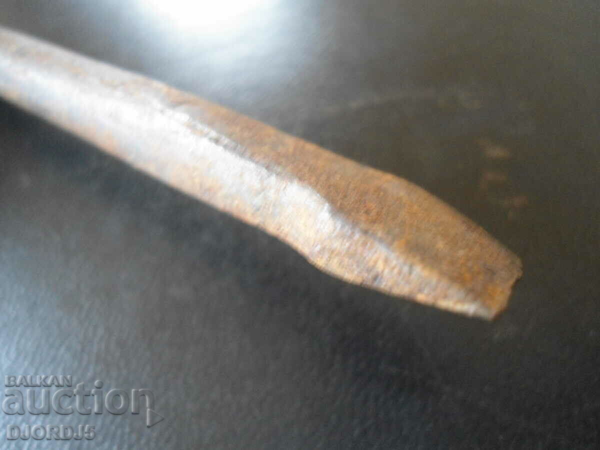 Auction  An old screwdriver