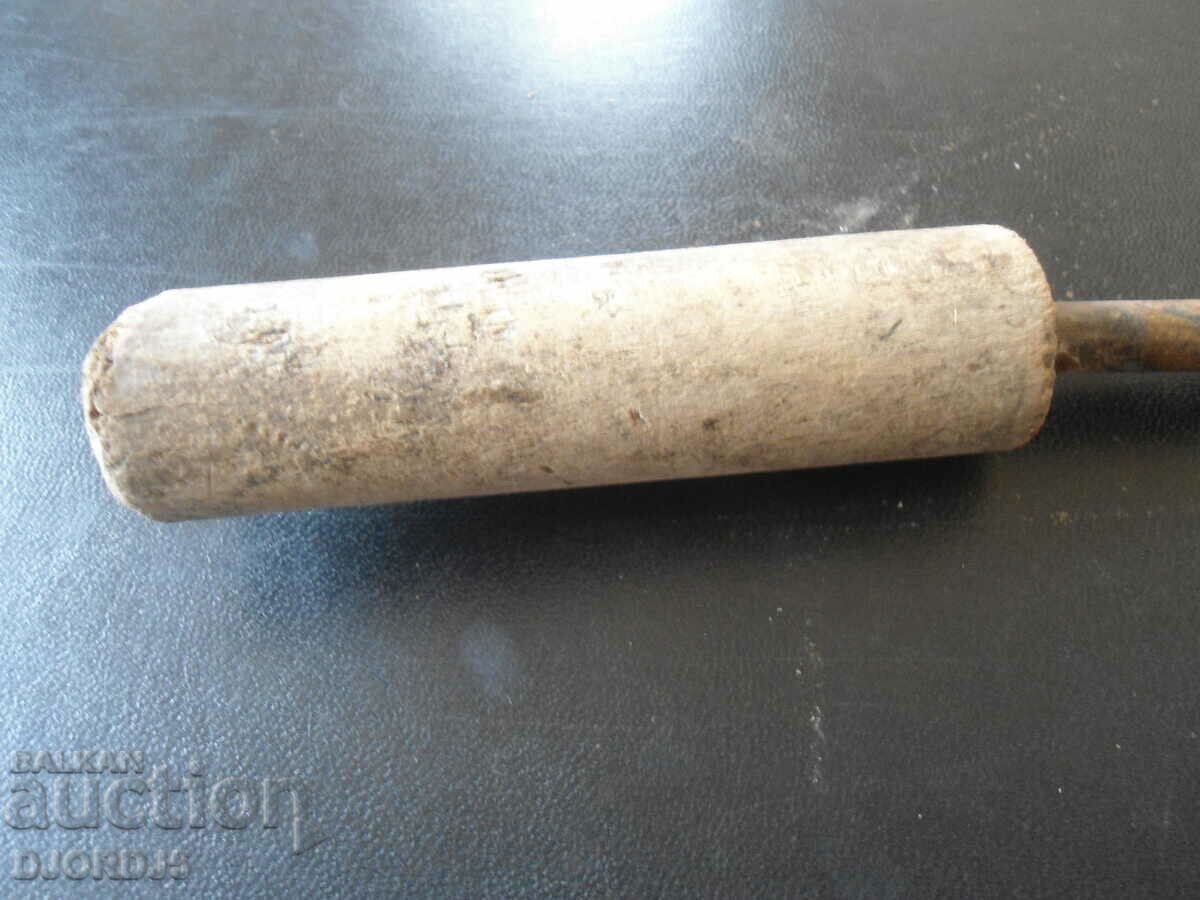 Delivery of An old screwdriver