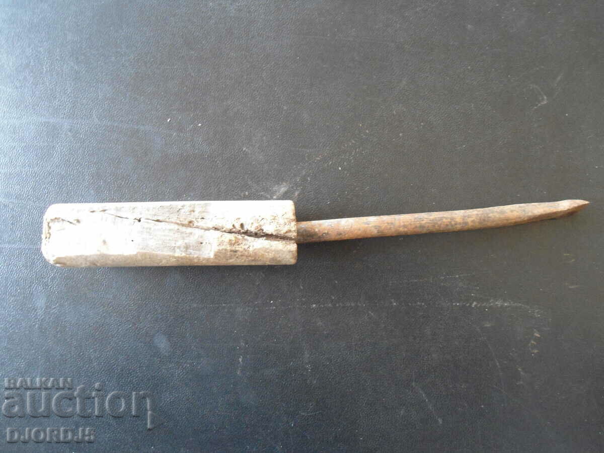 An old screwdriver - 5