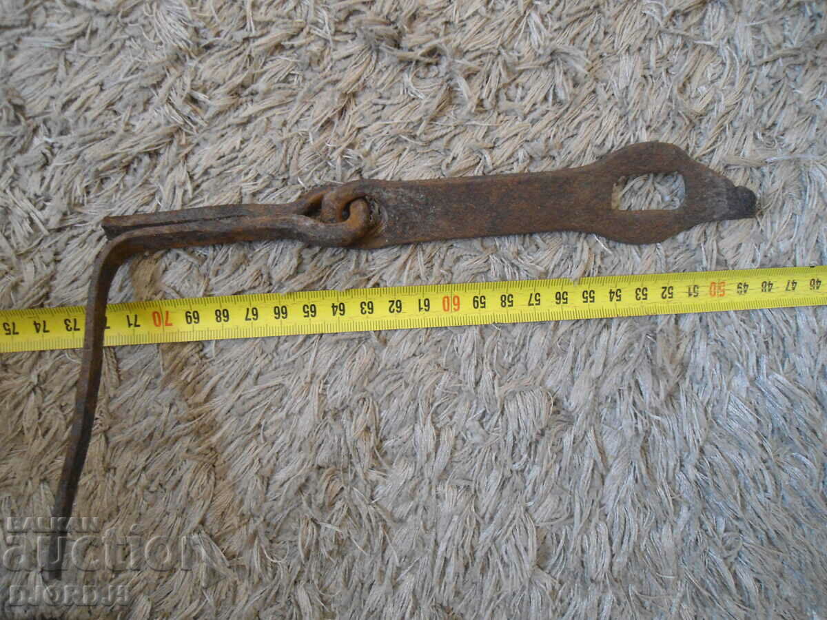 Delivery of Old wrought latch Delivery of Old wrought latch