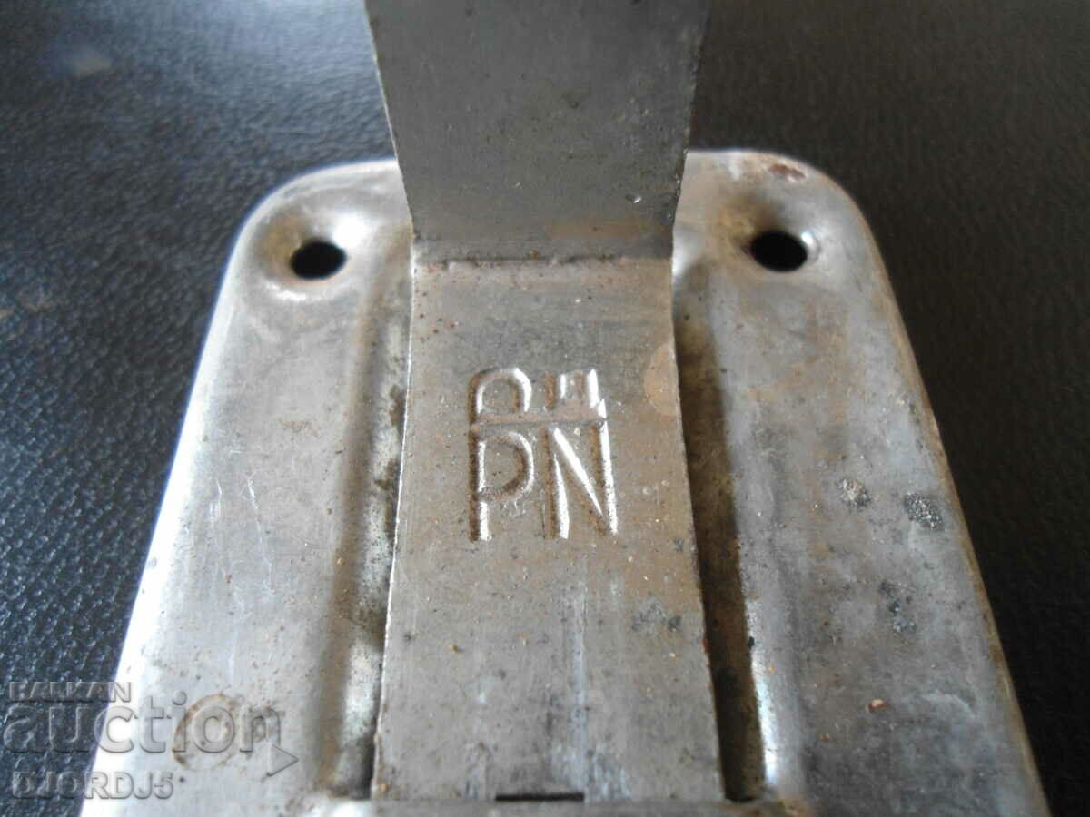 Auction Old hanger, latch Auction Old hanger, latch