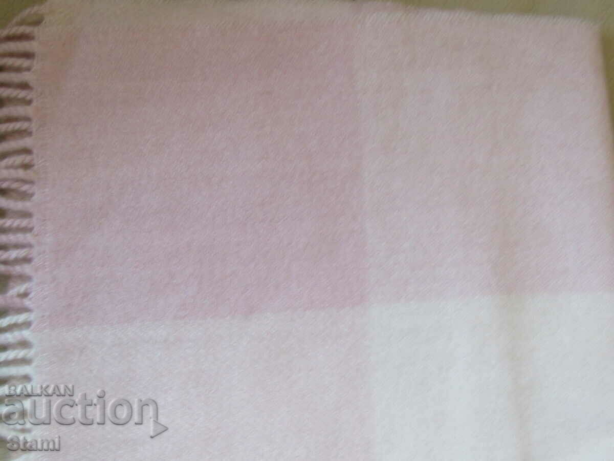 Νέο κασμιρένιο κασκόλ ρίγε GOBI, Μογγολία με τιμή 146.00 BGN | € 74.65 Νέο κασμιρένιο κασκόλ ρίγε GOBI, Μογγολία με τιμή 146.00 BGN | € 74.65