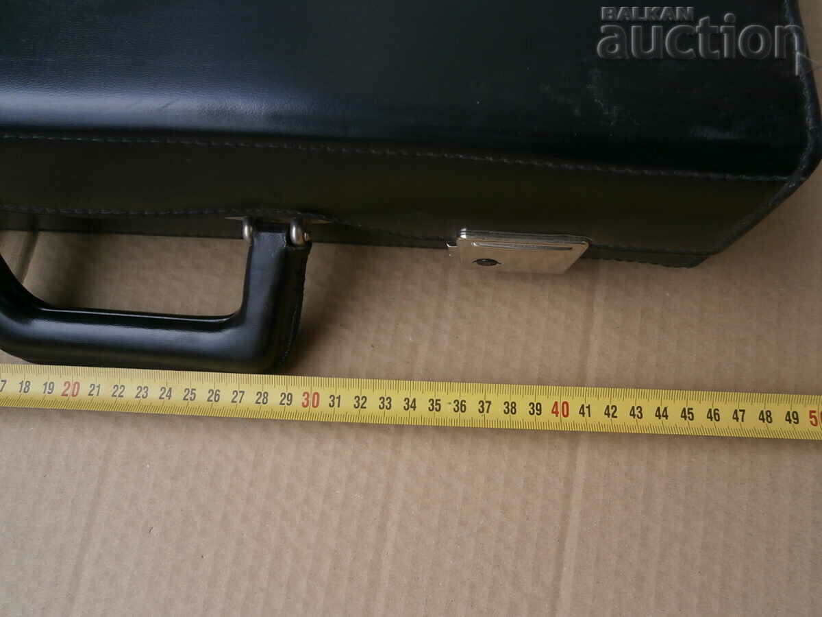 Licitație geantă retro vintage din piele, anii 90