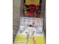 Детска игра от 70-те години на ХХ век  баскетбол флипер